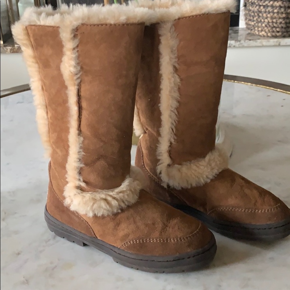 NWOT Tan UGG BOOTS with Fur